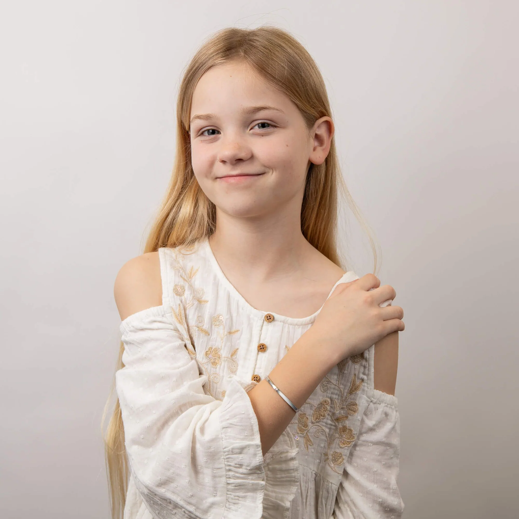 D for Diamond Child's Heart Motif Hinged Maiden Bangle - Image 3