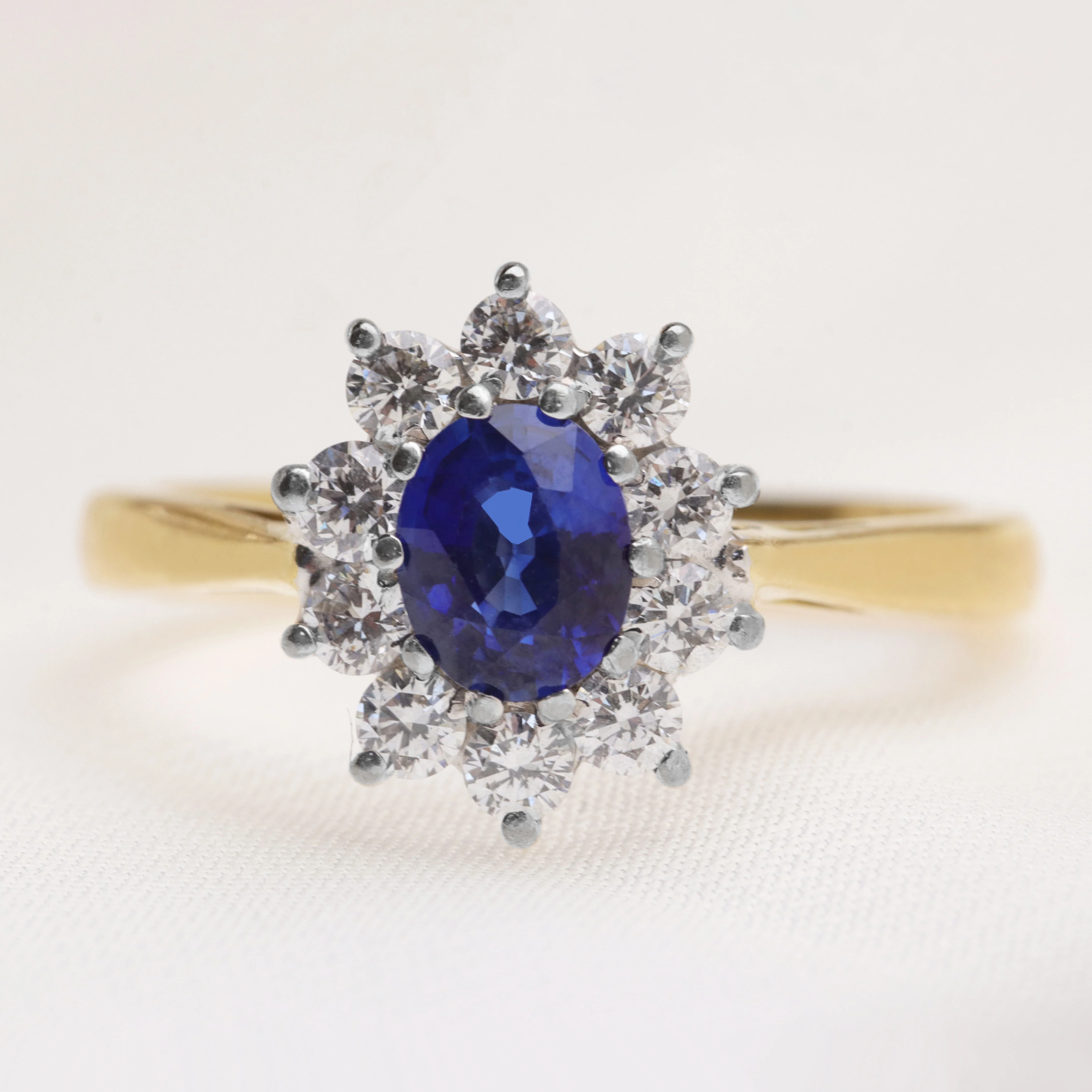 Pre-Owned Sapphire and Diamond Oval 18ct Yellow Gold Cluster Ring - Image 4